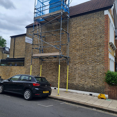 chimney breast leak, chimney crown leak, chimney flashing leak, chimney leaking repair, chimney leaning